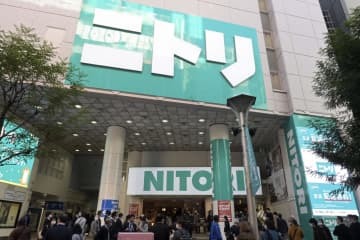 東京・池袋にオープンしたニトリの大型店舗＝18日午前