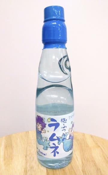 自主回収となる炭酸飲料「極ふつうのラムネ」（ジブリパーク提供）