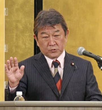 講演する自民党の茂木幹事長＝20日午後、金沢市