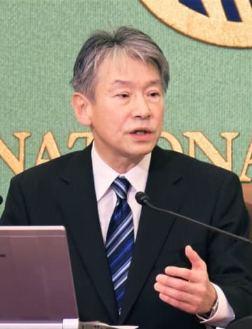 記者会見する原子力規制委の山中伸介委員長＝21日午後、東京・内幸町の日本記者クラブ