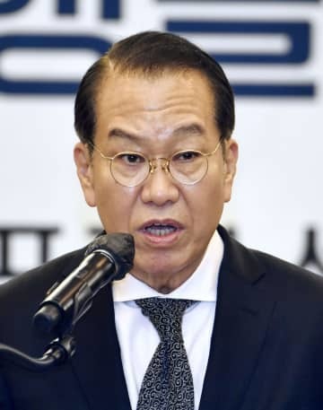 21日、韓国・ソウルで政府の対北朝鮮政策を説明する権寧世統一相（共同）