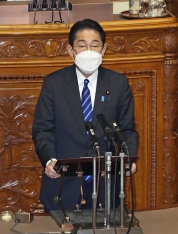 参院本会議で閣僚辞任について発言する岸田首相＝22日午後