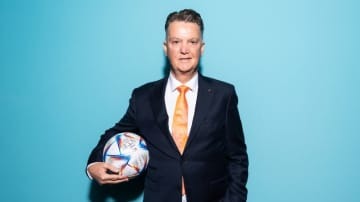  W杯オランダ代表、71歳ファンハール監督の「妻を抱く」発言が話題に