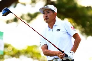 単独首位発進を決めた飯島宏明（提供：日本プロゴルフ協会）