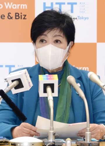 定例記者会見をする東京都の小池百合子知事＝25日午後、東京都庁