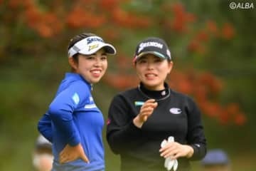 女王・山下美夢有（左）が最終戦も優勝と偉業達成で締めくくるのか（撮影：佐々木啓)