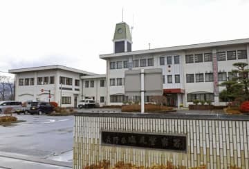 捜査本部が設置された長野県警塩尻署＝29日午前