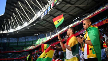 「日本ありがとう」 W杯韓国戦に勝ったガーナファンが“スタジアム掃除”