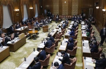 2022年度第2次補正予算案に関する集中審議を実施した参院予算委員会＝2日午前