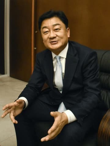 インタビューに応じる韓国の金亨駿・駐大阪総領事