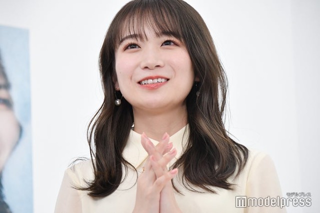 卒業記念写真集「振り返れば、乃木坂」囲み取材に出席した秋元真夏（C）モデルプレス