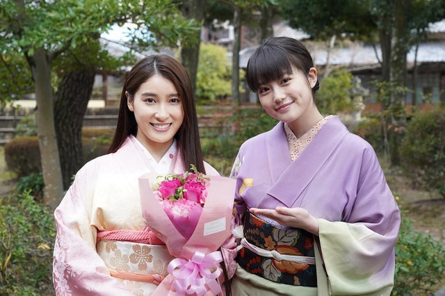 土屋太鳳、今田美桜（C）2023 映画『わたしの幸せな結婚』製作委員会