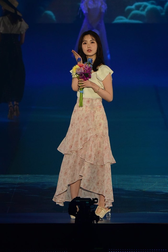 筒井あやめ（C）Rakuten GirlsAward 2023 S／S