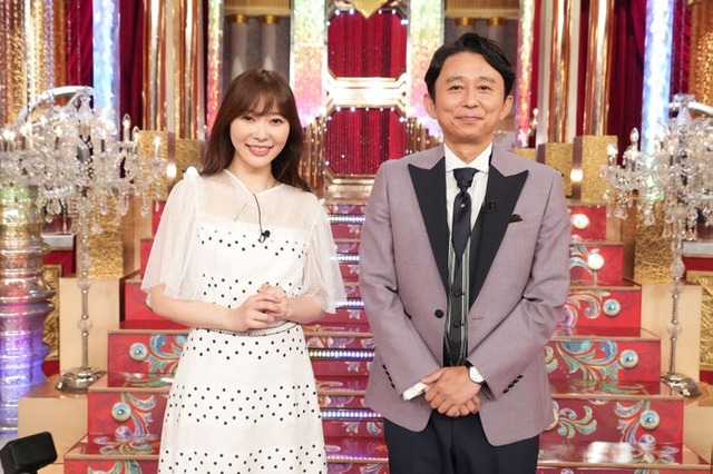 （左から）指原莉乃、有吉弘行（C）日本テレビ