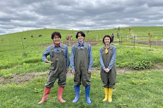 森崎博之、松村北斗、森結有花アナウンサー（C）HBCテレビ