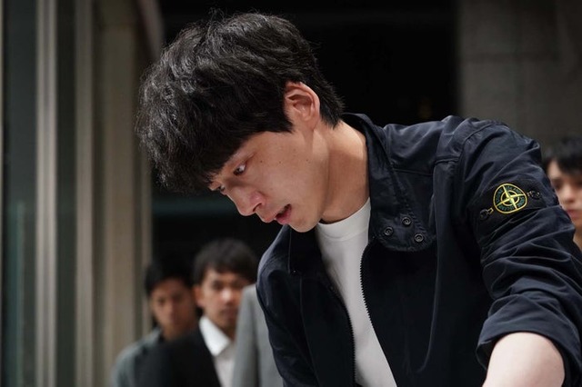 坂口健太郎「CODE―願いの代償―」第1話より（C）読売テレビ・日本テレビ