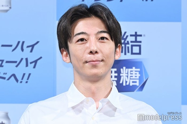 発表会に出席した高橋一生（C）モデルプレス