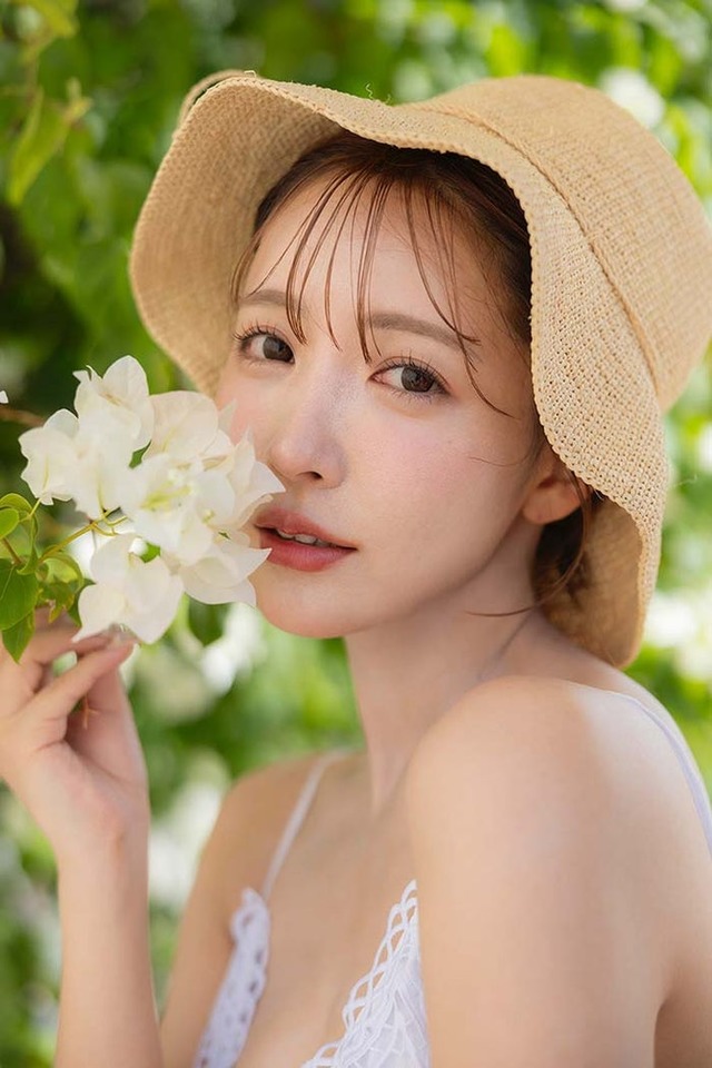 三上悠亜「Last your...」（C）双葉社／撮影：上野勇