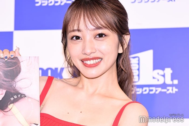 ファースト写真集「胸騒ぎの正体」発売記念イベント取材会に出席した向井地美音（C）モデルプレス