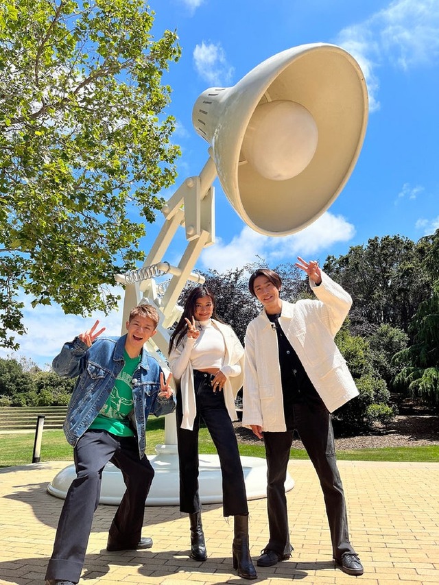 岸優太、ローラ、相葉雅紀（C）フジテレビ