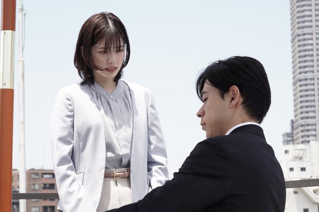 小芝風花、成田凌「転職の魔王様」第2話より（C）カンテレ