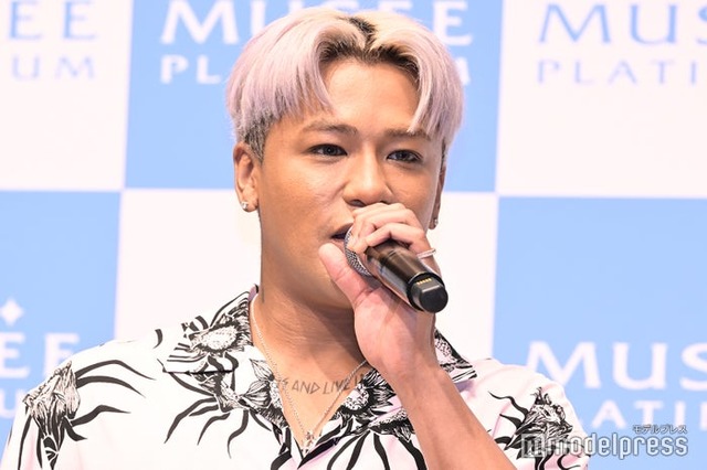 発表会に出席したELLY（C）モデルプレス