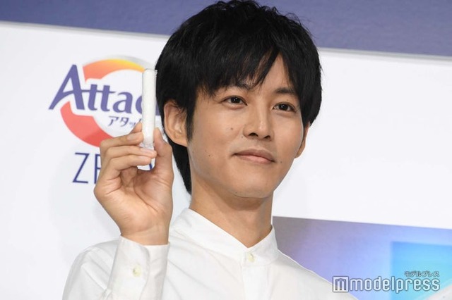 新商品発表会に登壇した松坂桃李（C）モデルプレス