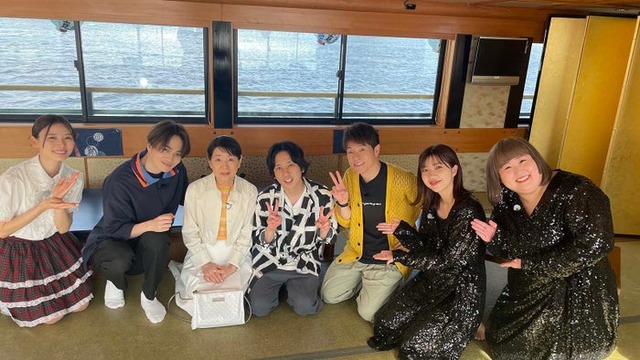 （左から）朝日奈央、菊池風磨、吉永小百合、二宮和也、陣内智則、福田、かなで（C）日本テレビ
