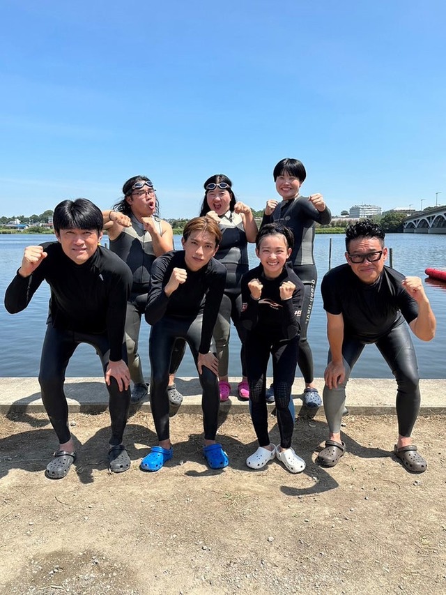 （後列左から）中岡創一、ガンバレルーヤ（よしこ、まひる）／（前列左から）藤井貴彦アナウンサー、高橋恭平、村山輝星、宮川大輔（C）日本テレビ