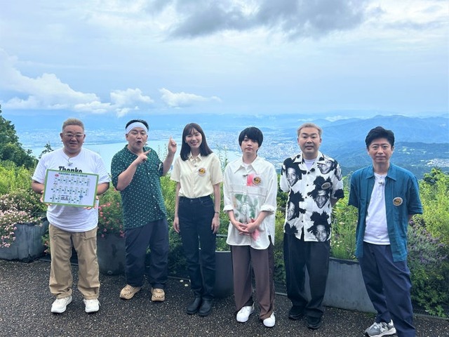 （左から）サンドウィッチマン（伊達みきお、富澤たけし）、飯豊まりえ、西畑大吾、フットボールアワー（岩尾望、後藤輝基）（C）テレビ朝日