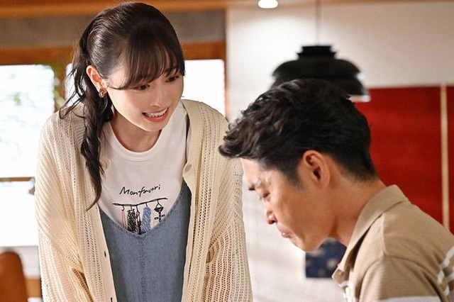 福原遥、安田顕「１８／４０～ふたりなら夢も恋も～」第4話より（C）TBS