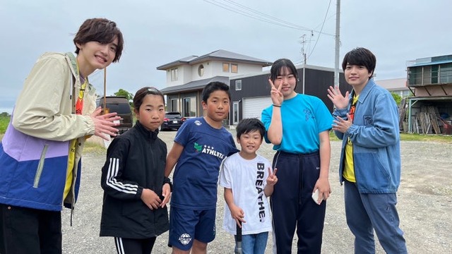 道枝駿佑、むかわ町の人々、西畑大吾／「日本列島ダーツの旅的 全国1億人インタビュー」より（C）日本テレビ