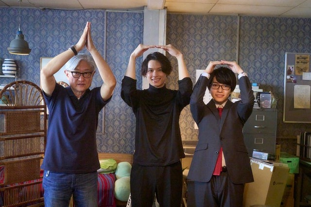 堤幸彦監督、松村北斗、西畑大吾（C）テレビ朝日