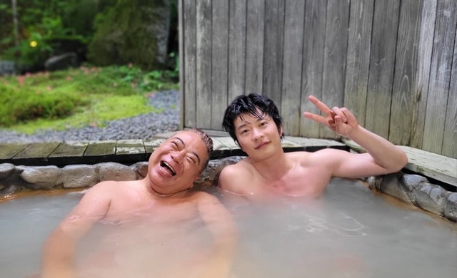 出川哲朗、田中圭（C）テレビ東京