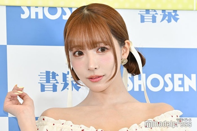 写真集出版記念記者会見に出席した三上悠亜（C）モデルプレス