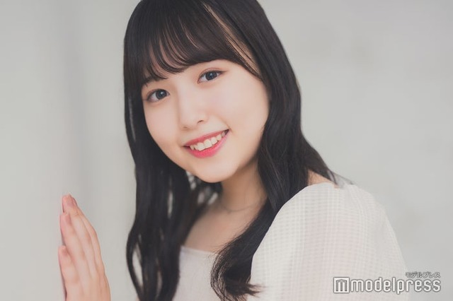 モデルプレスのインタビューに応じた辻村麻琴さん（C）モデルプレス