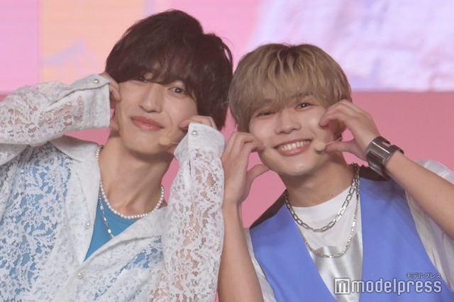 キュートな“みちながハート”で沸かせた道枝駿佑＆長尾謙杜（C）モデルプレス
