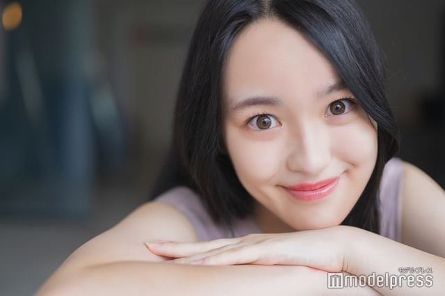 モデルプレスのインタビューに応じた半田遥さん（C）モデルプレス