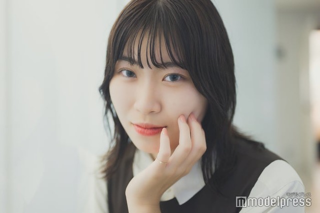 モデルプレスのインタビューに応じた芳賀乙舞さん（C）モデルプレス