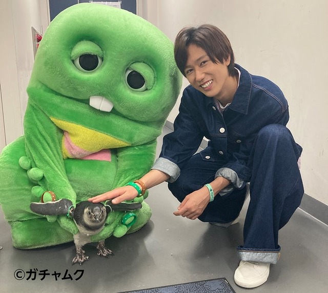 ガチャピン、阿部亮平（C）フジテレビ