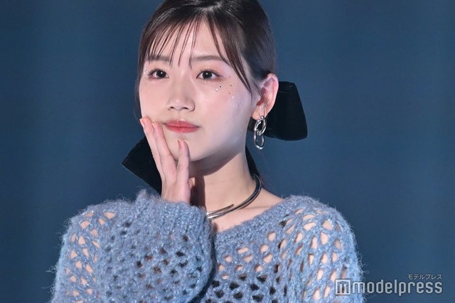 日向坂46佐々木美玲、目元ラインストーン×きらびやか衣装で圧倒的存在感＜TGC2023A／W＞