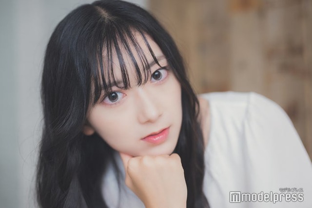モデルプレスのインタビューに応じた榊原愛佳さん（C）モデルプレス