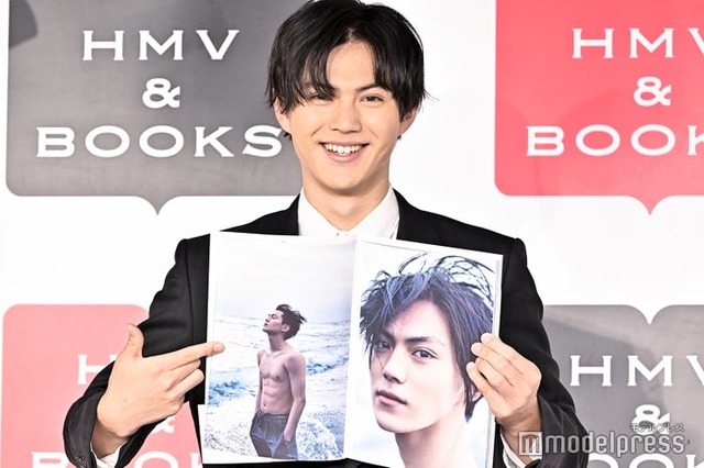 1st写真集「IKKAN」発売記念イベントに出席した簡秀吉（C）モデルプレス