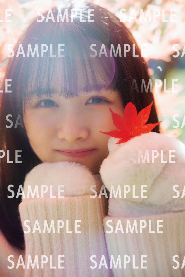 上村ひなの「そのままで」特典ポストカード／撮影：藤原宏