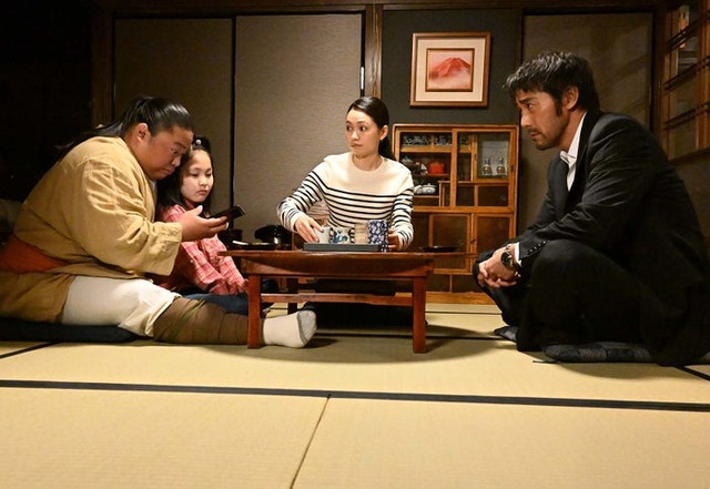 富栄ドラム、二階堂ふみ、阿部寛ら「VIVANT」第8話より（C）TBS