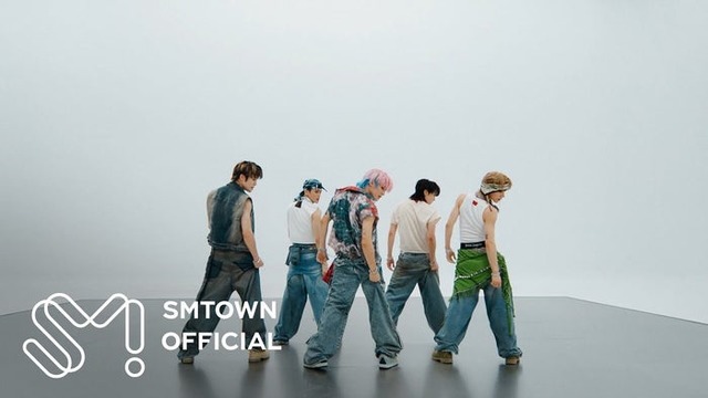 NCT U「Baggy Jeans」／SMTOWN YouTubeチャンネルより