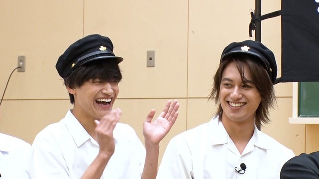 「学校かくれんぼ」（左から）佐野晶哉、小島健（C）フジテレビ