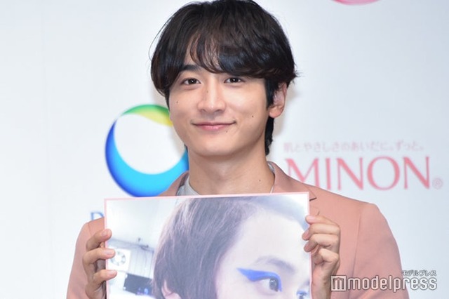 新TVCM発表会で10代の頃の写真を公開した小関裕太（C）モデルプレス