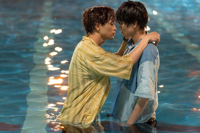 草川拓弥、西垣匠「みなと商事コインランドリー2」第11話より（C）缶爪さわ・椿ゆず／KADOKAWA／「みなと商事コインランドリー2」製作委員会