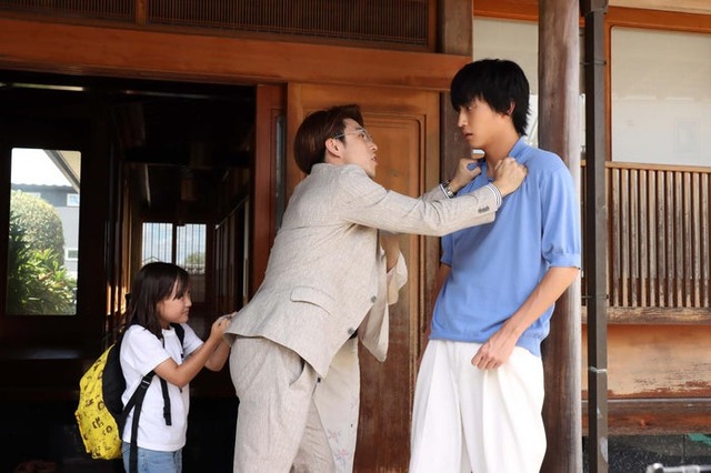 （左から）宮崎莉里沙、中尾明慶、杉野遥亮「ばらかもん」第10話より（C）フジテレビ